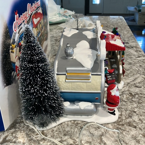 Dept 56 Snow Village Lot 56, Christmas Court - Picture 3 of 4